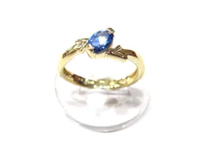 Sárga arany gyűrű kék spinell kővel